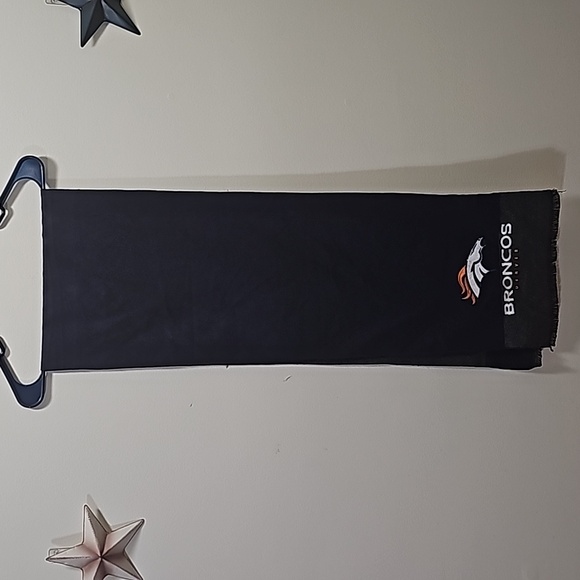 NFL Denver Broncos scarf never worn - Picture 4 of 4